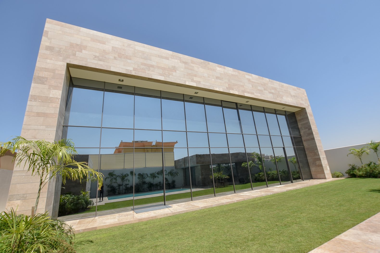 Gracili-Minimal-Facade-1 Gracili-Minimal-Facade-1